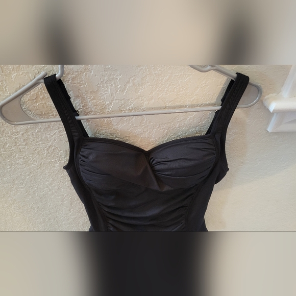 Women's Liz Claiborne Black Cross Chest Ruffle One Piece Swim Suit, Size 6 - Picture 2 of 6